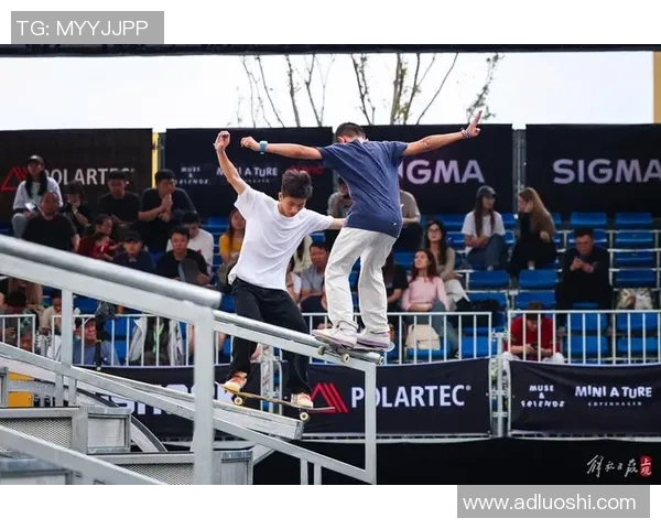 上海极限运动队在世界滑板锦标赛中以80分稳居积分榜首位 上海极限运动队在世界滑板锦标赛中以80分稳居积分榜首位